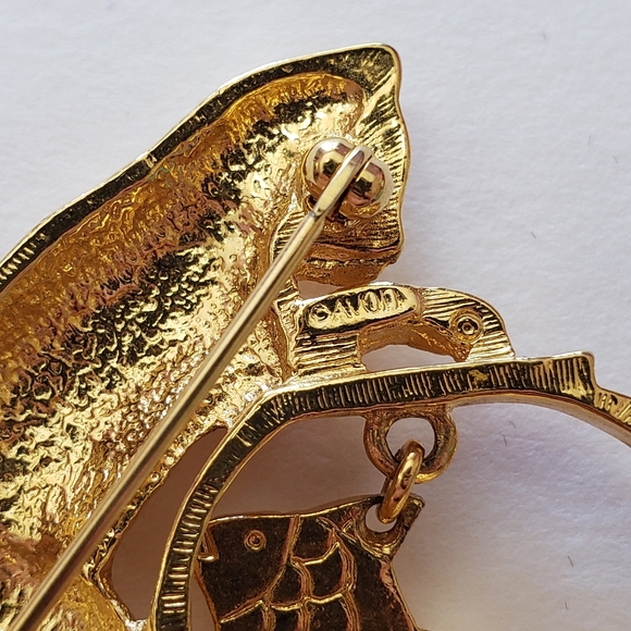 Vintage Signed Avon Gold Tone Cat Fish Bowl Dangle Claw Foot Table Brooch Pin - Picture 3 of 6